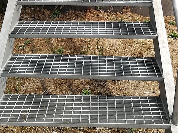 金華工廠鋼梯踏步板案例